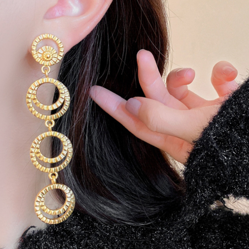 Euro-American Women′s Earrings French Pearl Leaf Pendant Earrings
