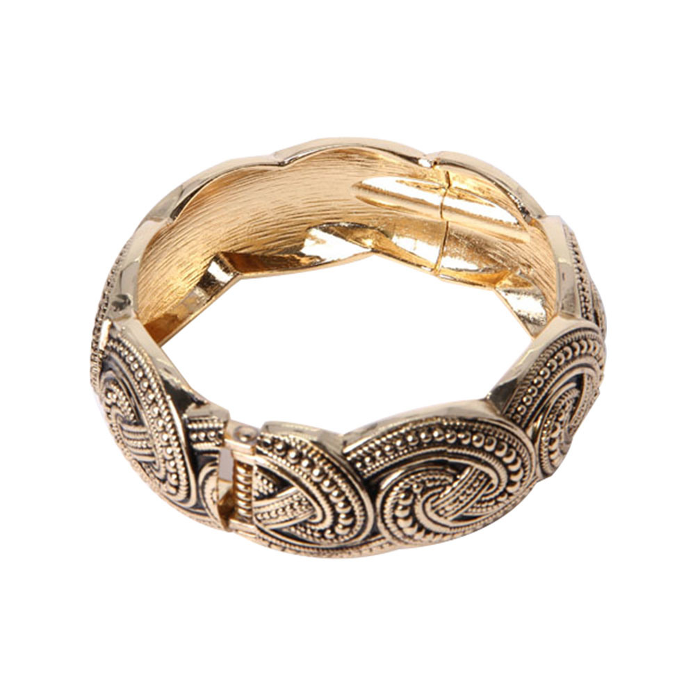 Gold-Plated Fashion Bracelet with Stylish Carvings