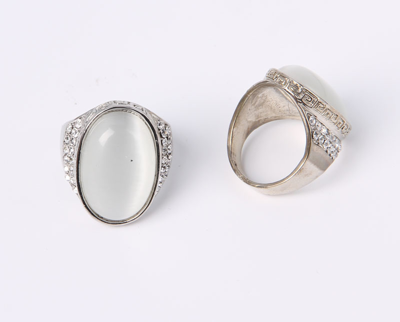 China Costume Jewelry Fashion Jewelry Ring with Cat Eye Stone