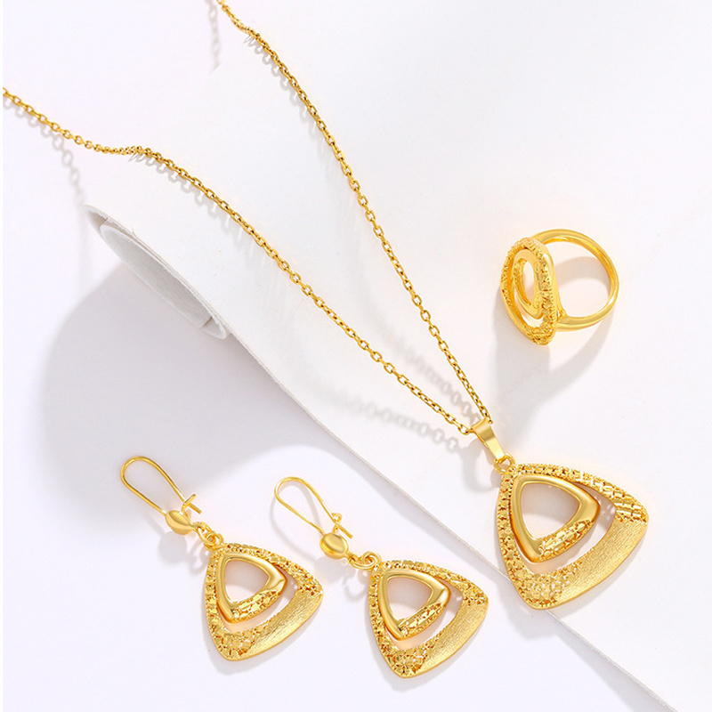 Clavicle Gold Necklace Women with a Small High-Grade Sense of Crystal Pendant New Neck Chain