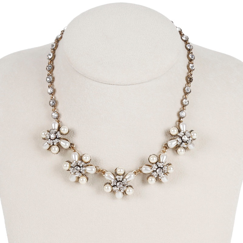 Exaggerated Luxury Diamond Pearl Necklace