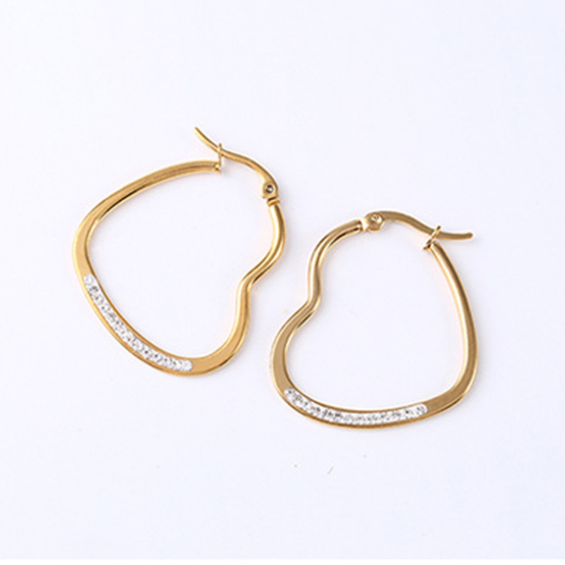 Europe and The United States Fashion New Heart Type Simple Temperament Personality Female Earrings