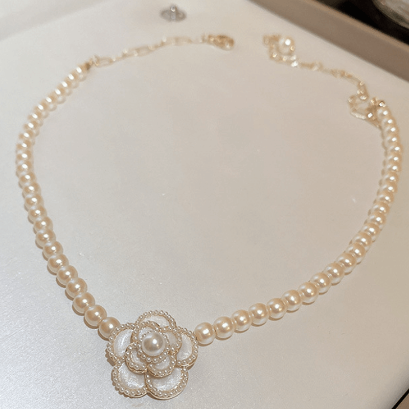 Niche French Elegant Design Pearl Flower Necklace
