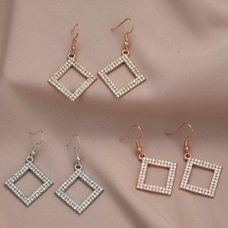 Fashion Style Minority Irregular Earrings European and American Studs Female Temperament Elegant Earrings New Trend