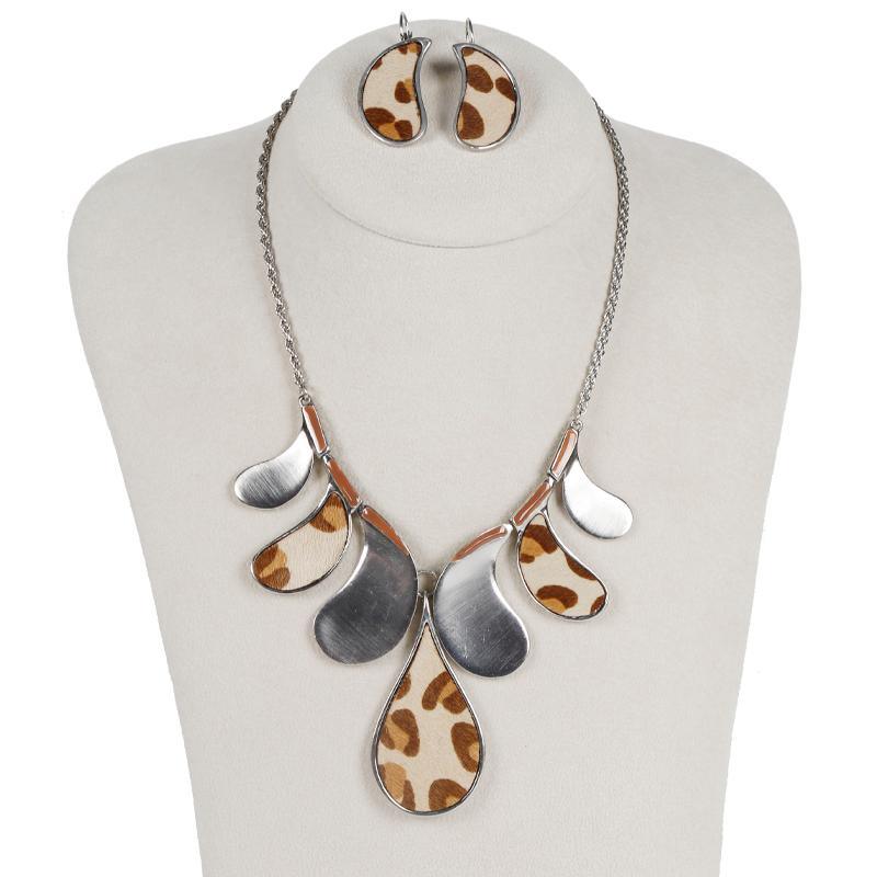 Southeast Asian Style Floral Pendant Necklace